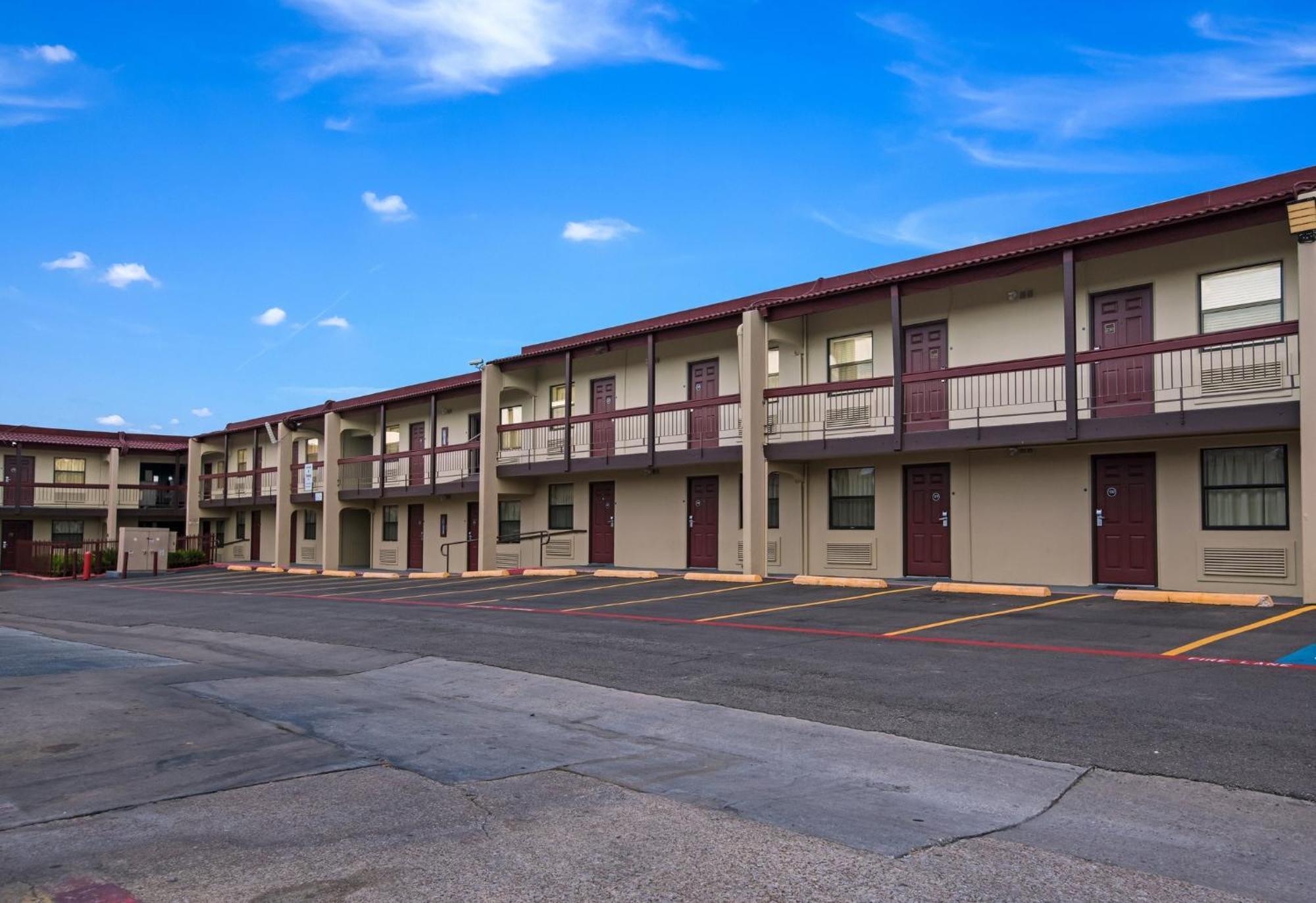 Red Roof Inn North Dallas - Park Central Ngoại thất bức ảnh