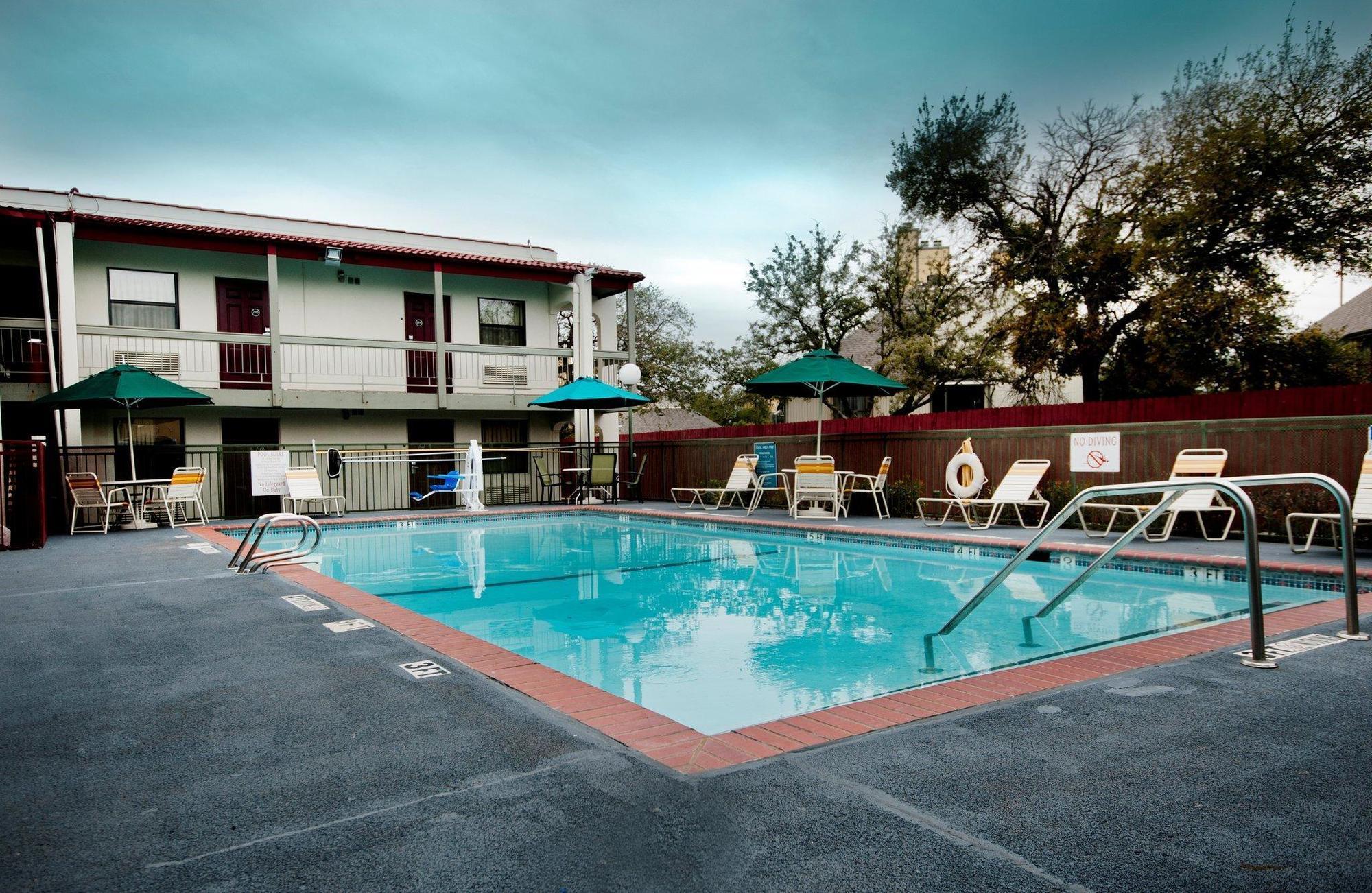 Red Roof Inn North Dallas - Park Central Ngoại thất bức ảnh